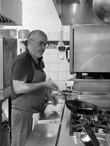 Le Chef dans les cuisines du restaurant La Lucciola