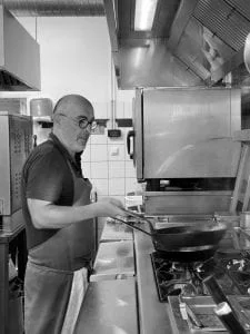 Le Chef dans les cuisines du restaurant La Lucciola