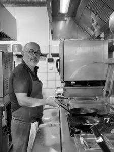 Le Chef dans les cuisines du restaurant La Lucciola