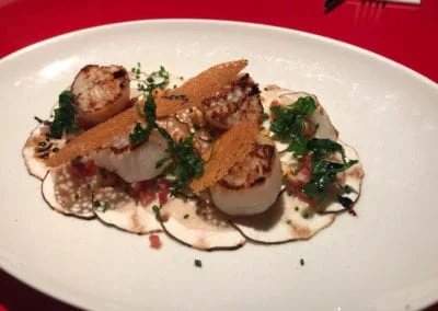 Carpaccio de Cépes et Saint Jacques rôties avec sa vinaigrette de noisette