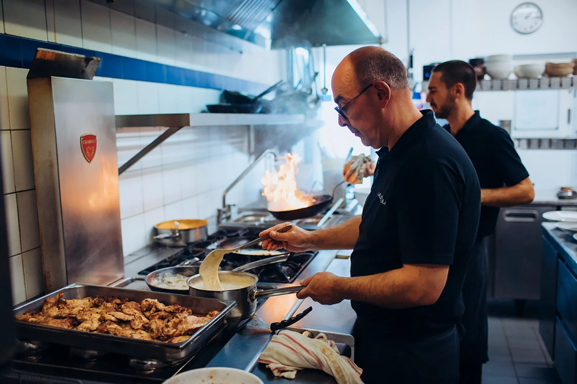 Le chef et son second aux fourneaux