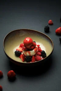 Dessert Pavlova aux fruits de saison
