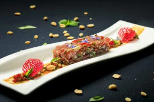 Entrée Tartare de thon à la vinaigrette thaï