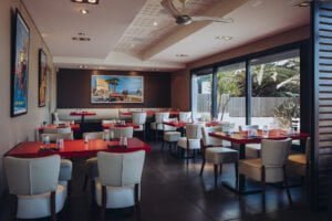 Salle principale de La Lucciola restaurant à Anglet