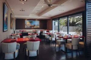 Salle principale de La Lucciola restaurant à Anglet