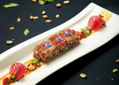 Entrée Tartare de thon à la vinaigrette thaï